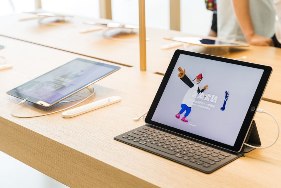 MACAU, MACAU - JULY 18: iPAD are displayed at the Apple Inc. store in Macau, China, on July 18, 2018. As per Apple's financial results for its fiscal 2018 second quarter ended March 31, 2018, the Company posted quarterly revenue of $61.1 billion, an increase of 16 percent from the year-ago quarter, and quarterly earnings per diluted share of $2.73, up 30 percent. International sales accounted for 65 percent of the quarter’s revenue. (Photo by S3studio/Getty Images)